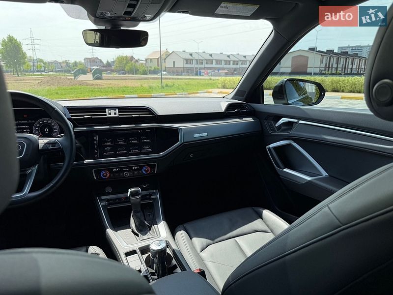 Внедорожник / Кроссовер Audi Q3 2020 в Киеве