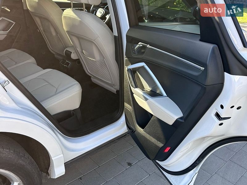 Внедорожник / Кроссовер Audi Q3 2023 в Ивано-Франковске фото 15 Внедорожник / Кроссовер Audi Q3 2023 в Ивано-Франковске
