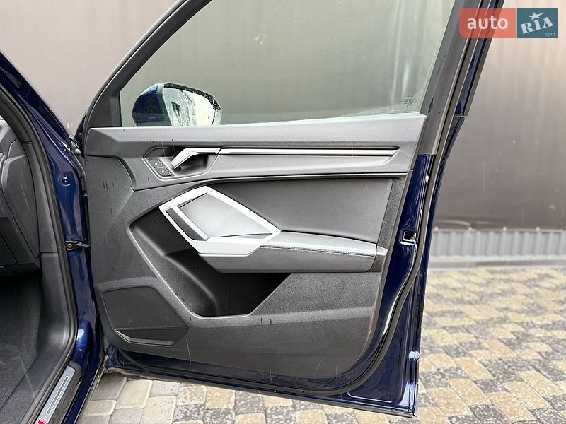 Позашляховик / Кросовер Audi Q3 2024 в Львові