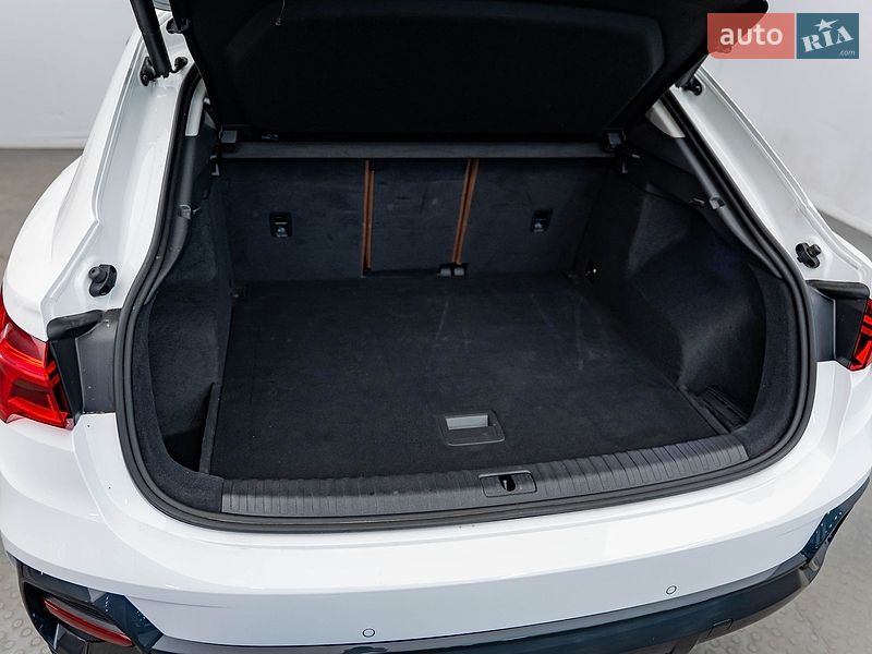 Внедорожник / Кроссовер Audi Q3 2021 в Киеве