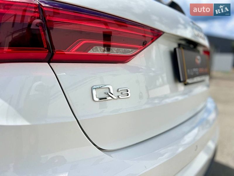 Внедорожник / Кроссовер Audi Q3 2020 в Киеве