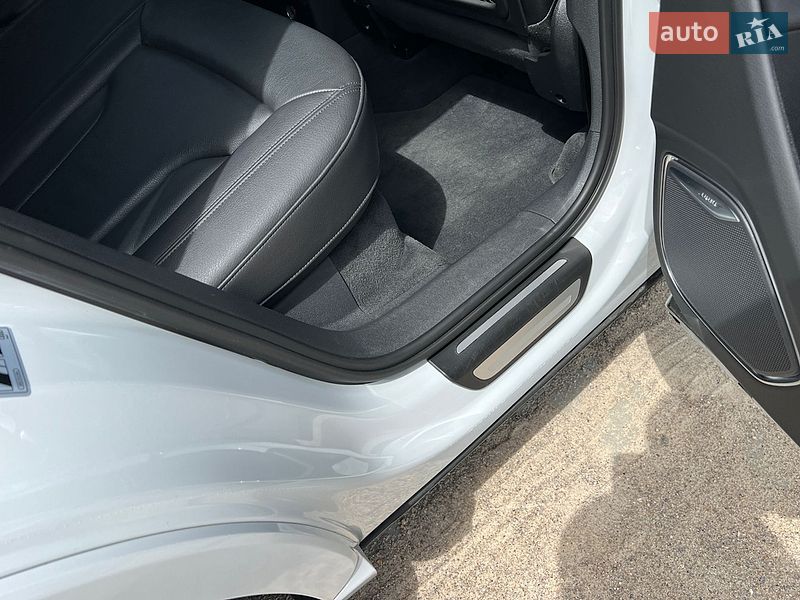 Внедорожник / Кроссовер Audi Q3 2015 в Виннице