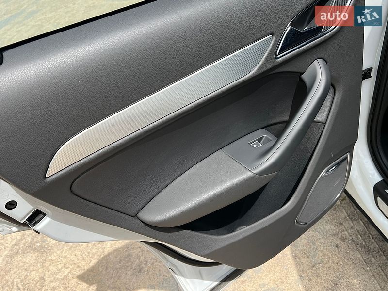 Внедорожник / Кроссовер Audi Q3 2015 в Виннице
