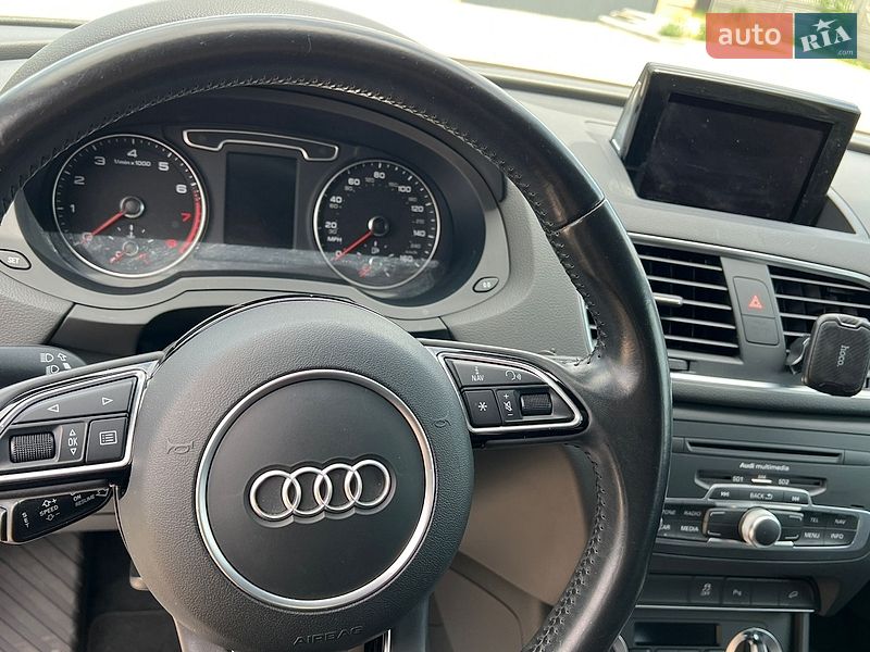 Внедорожник / Кроссовер Audi Q3 2015 в Виннице