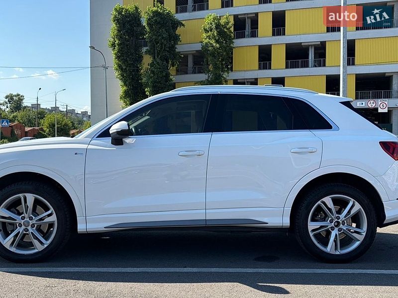 Внедорожник / Кроссовер Audi Q3 2020 в Киеве