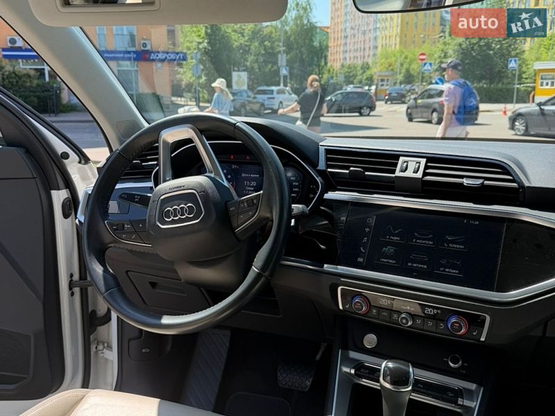 Внедорожник / Кроссовер Audi Q3 2020 в Киеве