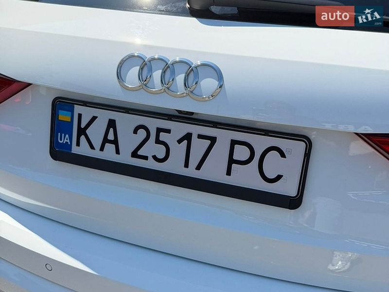 Внедорожник / Кроссовер Audi Q3 2020 в Киеве