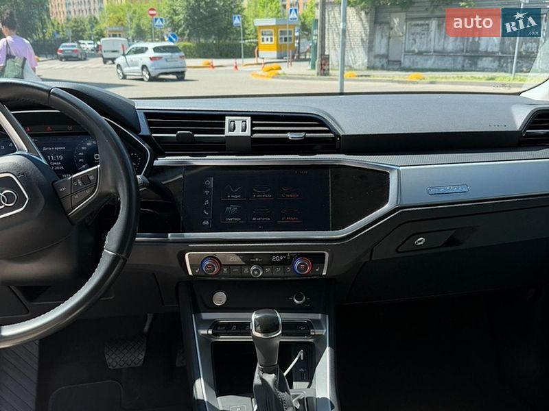 Внедорожник / Кроссовер Audi Q3 2020 в Киеве