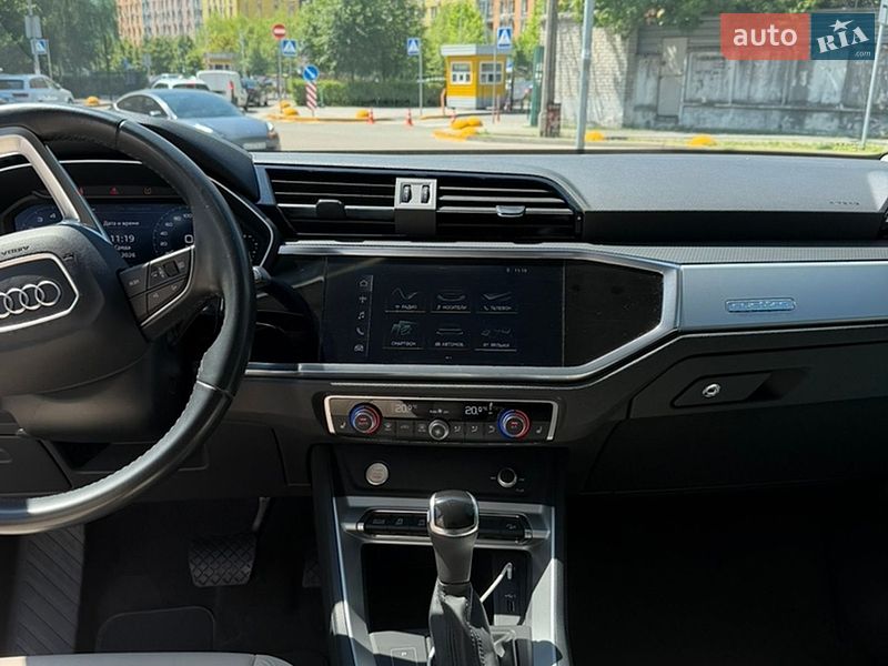 Внедорожник / Кроссовер Audi Q3 2020 в Киеве