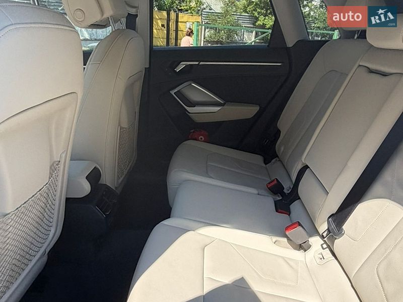Внедорожник / Кроссовер Audi Q3 2020 в Киеве