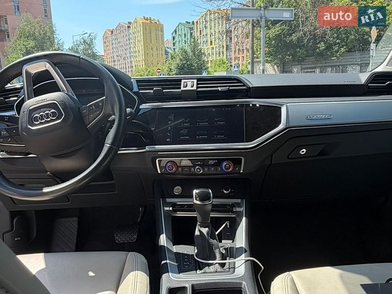 Внедорожник / Кроссовер Audi Q3 2020 в Киеве