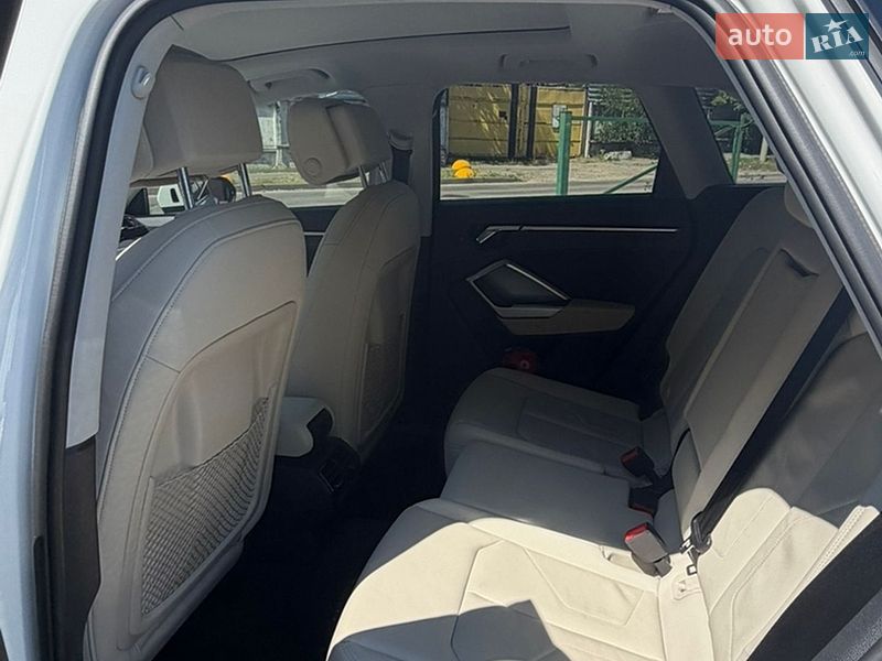 Внедорожник / Кроссовер Audi Q3 2020 в Киеве