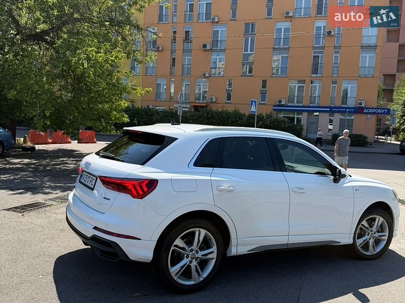 Внедорожник / Кроссовер Audi Q3 2020 в Киеве