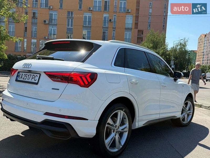 Внедорожник / Кроссовер Audi Q3 2020 в Киеве