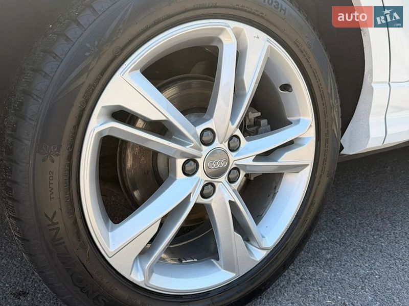 Внедорожник / Кроссовер Audi Q3 2020 в Киеве