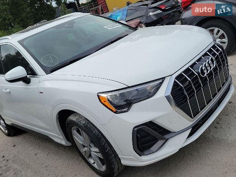 Внедорожник / Кроссовер Audi Q3 2020 в Киеве