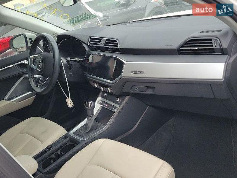 Внедорожник / Кроссовер Audi Q3 2020 в Киеве