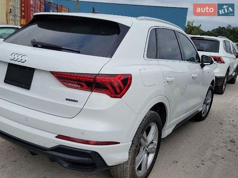 Внедорожник / Кроссовер Audi Q3 2020 в Киеве