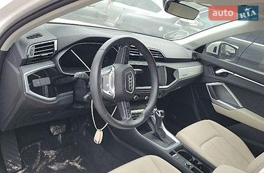 Внедорожник / Кроссовер Audi Q3 2020 в Киеве