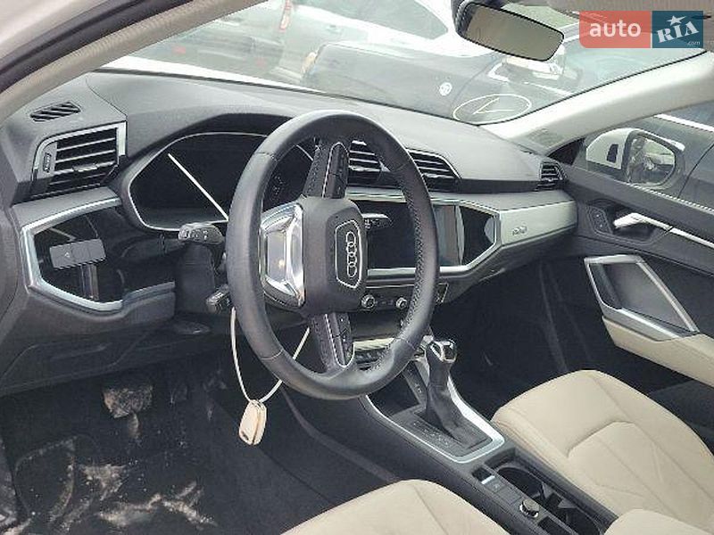 Внедорожник / Кроссовер Audi Q3 2020 в Киеве
