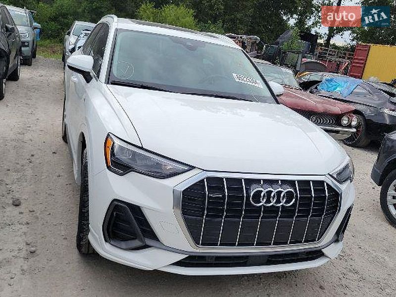 Внедорожник / Кроссовер Audi Q3 2020 в Киеве