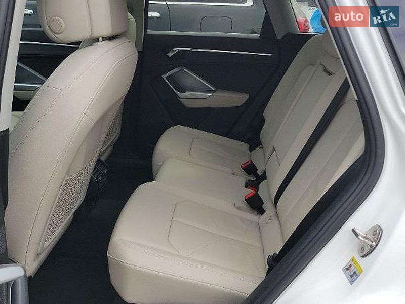 Внедорожник / Кроссовер Audi Q3 2020 в Киеве