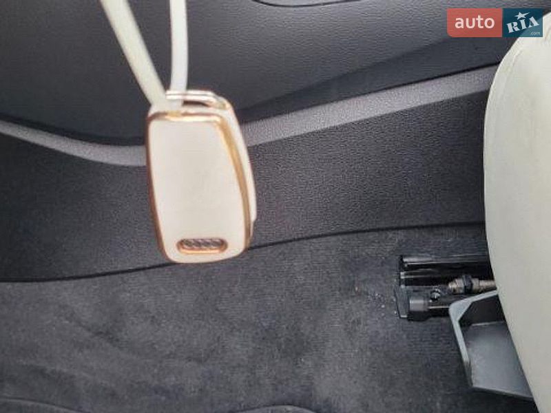 Внедорожник / Кроссовер Audi Q3 2020 в Киеве