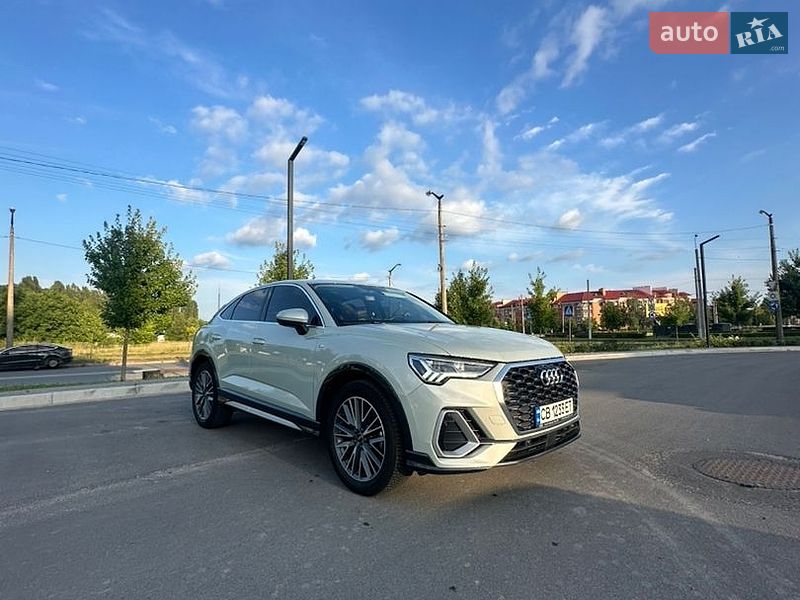 Позашляховик / Кросовер Audi Q3 2021 в Києві
