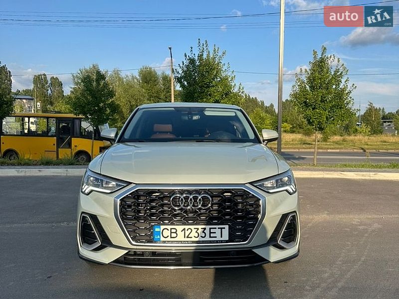 Позашляховик / Кросовер Audi Q3 2021 в Києві