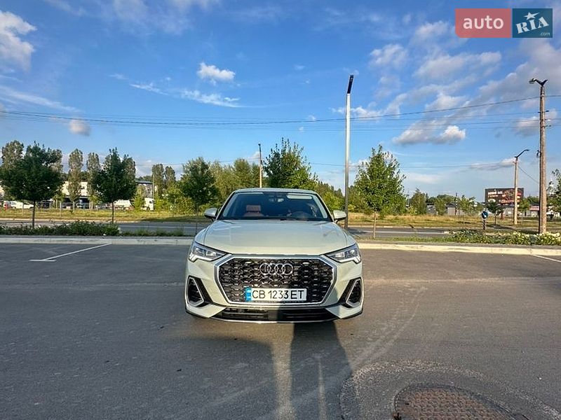 Позашляховик / Кросовер Audi Q3 2021 в Києві
