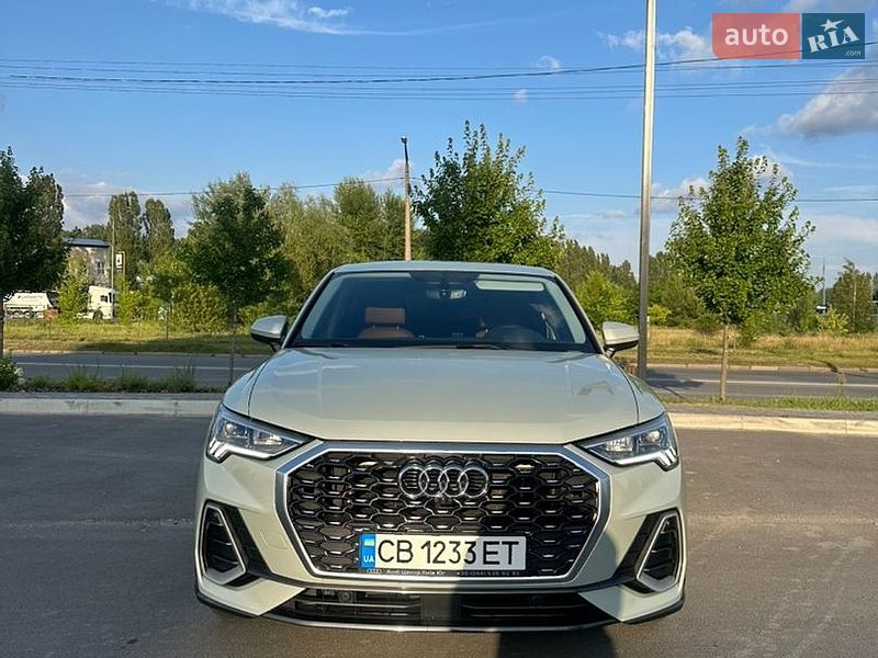 Позашляховик / Кросовер Audi Q3 2021 в Києві
