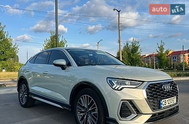 Позашляховик / Кросовер Audi Q3 2021 в Києві