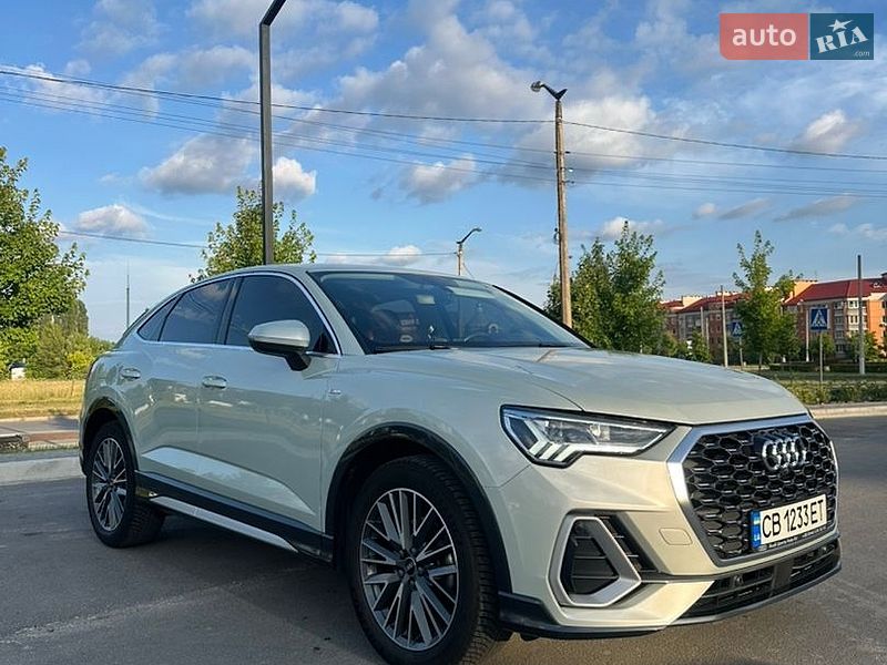 Позашляховик / Кросовер Audi Q3 2021 в Києві