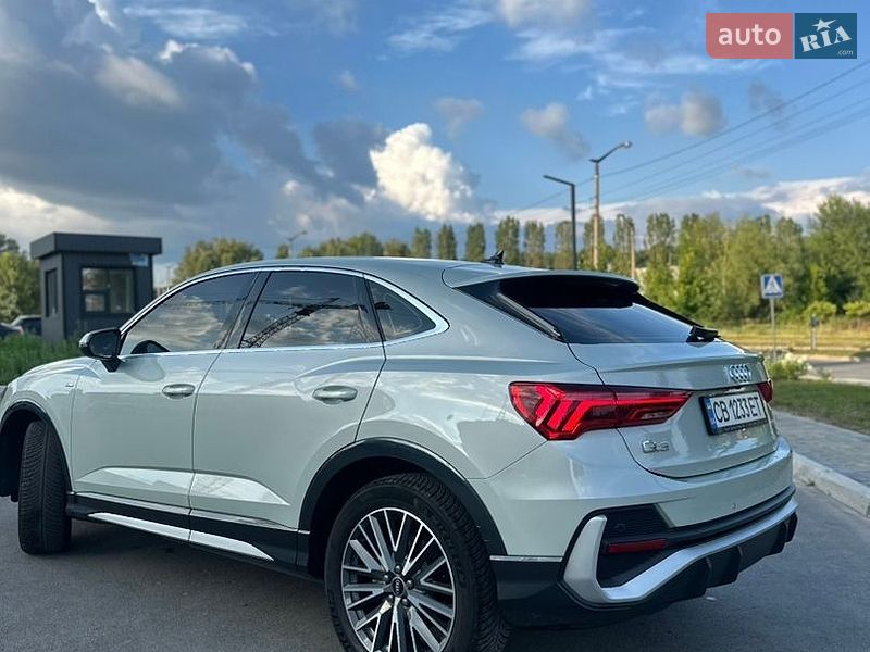 Позашляховик / Кросовер Audi Q3 2021 в Києві