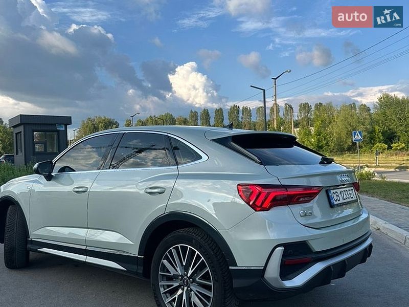 Позашляховик / Кросовер Audi Q3 2021 в Києві