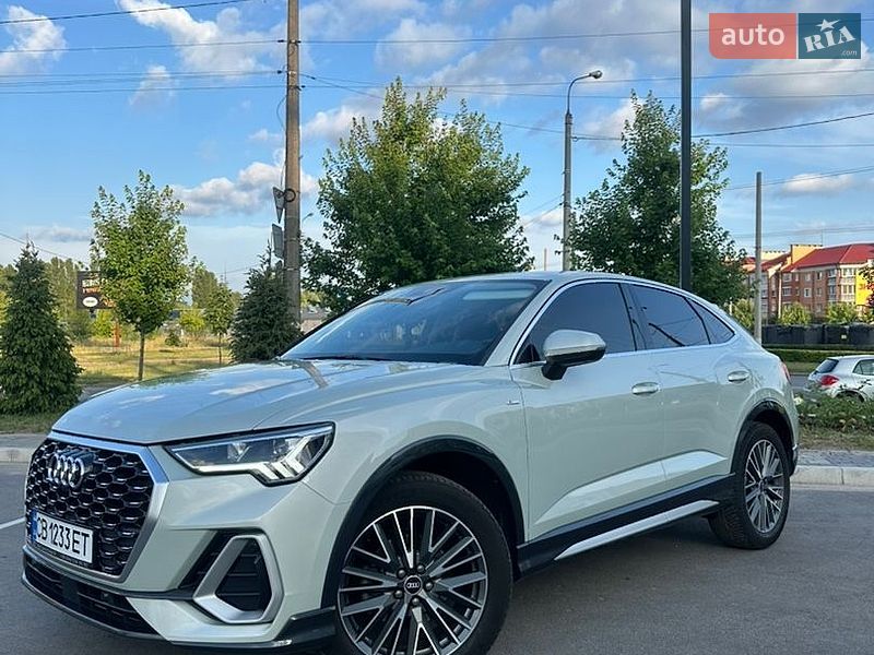 Позашляховик / Кросовер Audi Q3 2021 в Києві