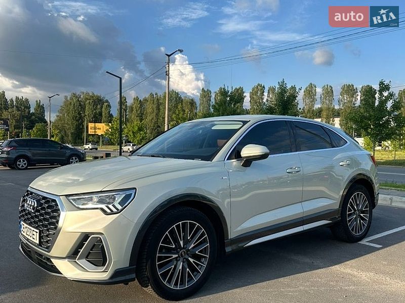 Позашляховик / Кросовер Audi Q3 2021 в Києві