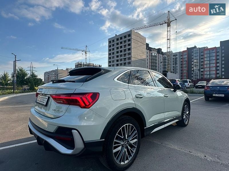 Позашляховик / Кросовер Audi Q3 2021 в Києві