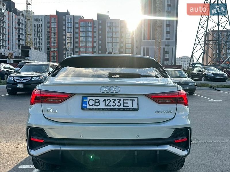 Позашляховик / Кросовер Audi Q3 2021 в Києві