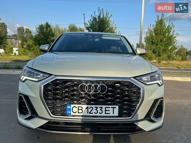 Позашляховик / Кросовер Audi Q3 2021 в Києві