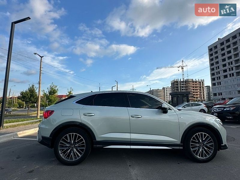 Позашляховик / Кросовер Audi Q3 2021 в Києві