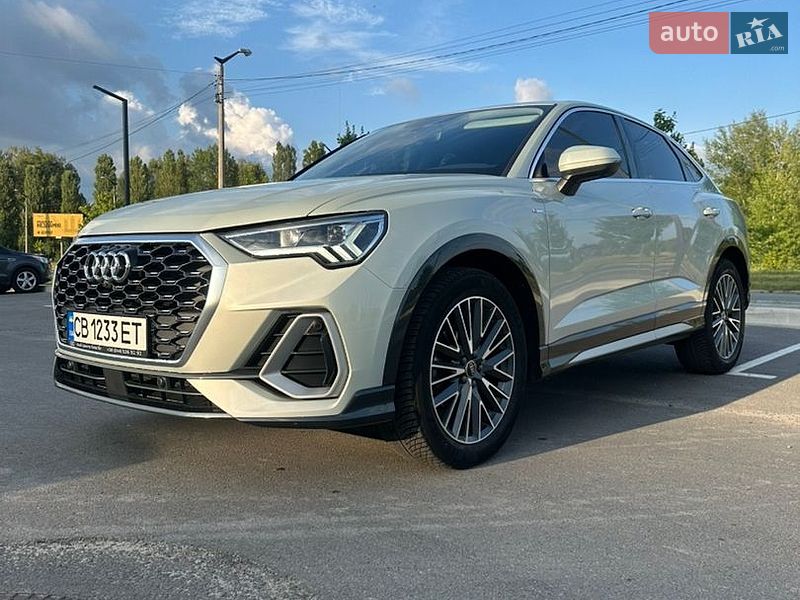 Позашляховик / Кросовер Audi Q3 2021 в Києві