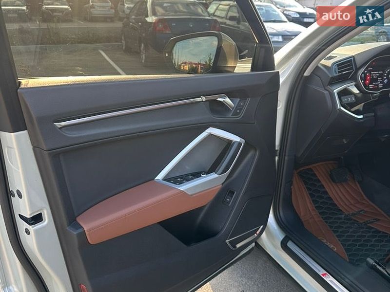 Позашляховик / Кросовер Audi Q3 2021 в Києві