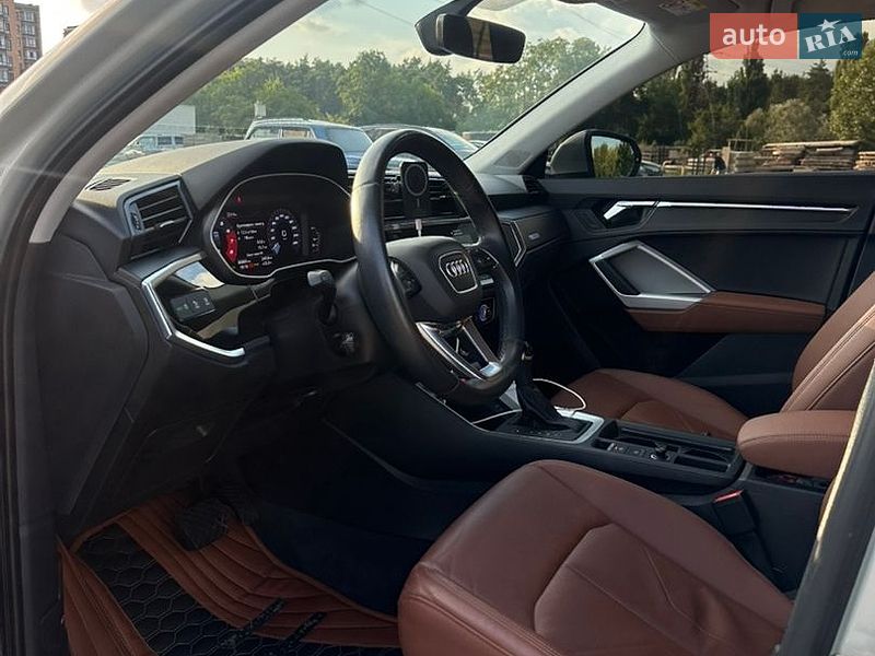 Позашляховик / Кросовер Audi Q3 2021 в Києві