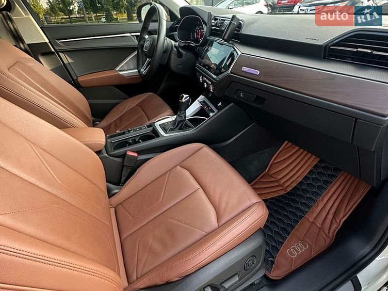 Позашляховик / Кросовер Audi Q3 2021 в Києві