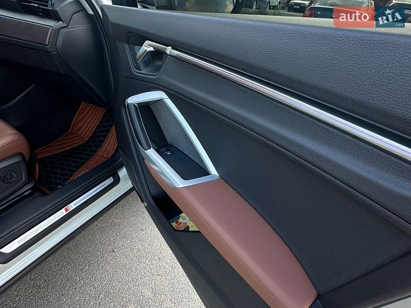 Позашляховик / Кросовер Audi Q3 2021 в Києві