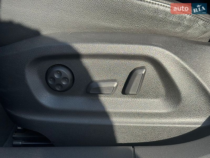 Позашляховик / Кросовер Audi Q3 2012 в Стрию