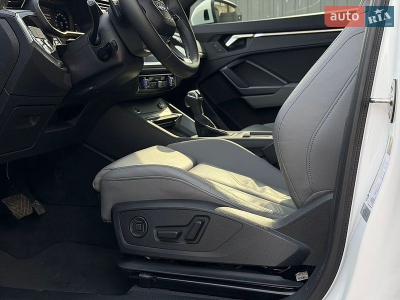 Позашляховик / Кросовер Audi Q3 2024 в Хмельницькому