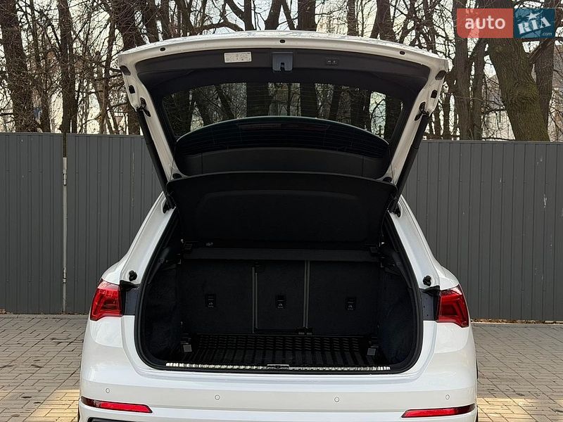 Позашляховик / Кросовер Audi Q3 2024 в Хмельницькому