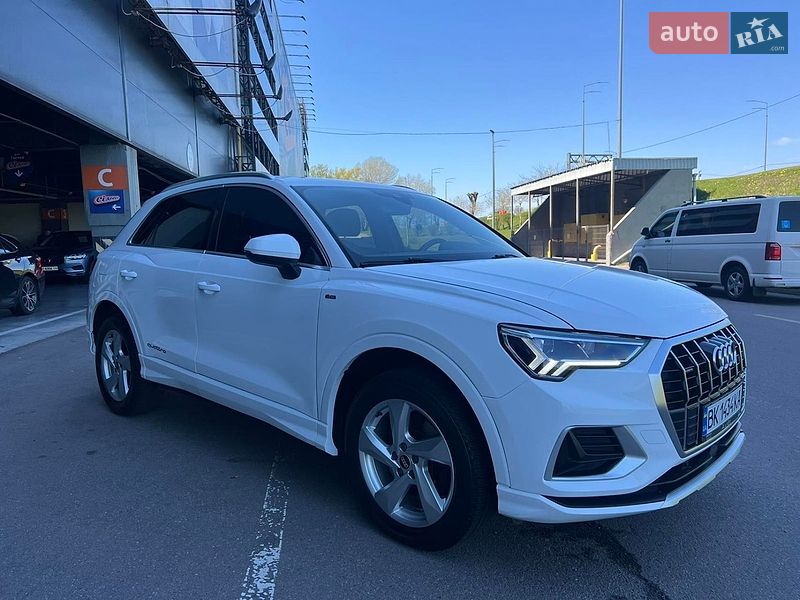 Позашляховик / Кросовер Audi Q3 2020 в Києві